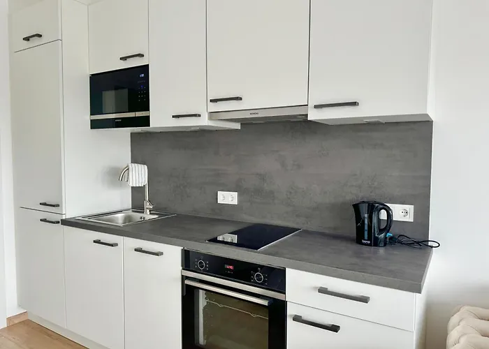 Luxury Stylish Apartment With Balcony & Free Parking Apartamento