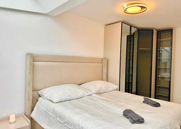 Apartamento Luxury Stylish Apartment With Balcony & Free Parking