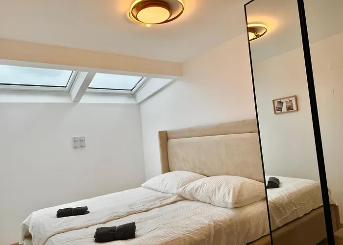 Apartamento Luxury Stylish Apartment With Balcony & Free Parking
