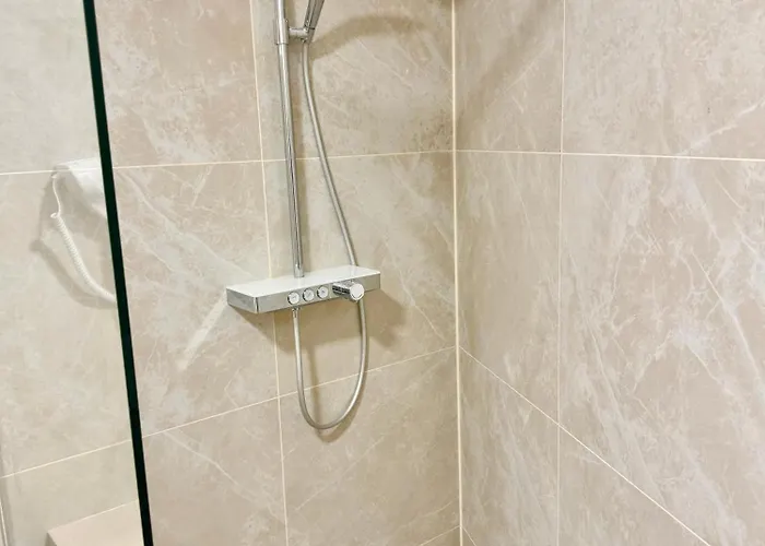 Apartamento Luxury Stylish Apartment With Balcony & Free Parking