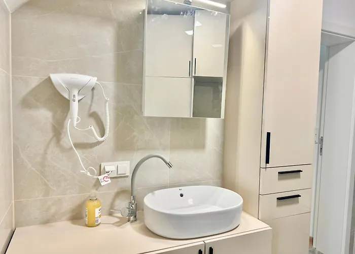 Luxury Stylish Apartment With Balcony & Free Parking * Viena