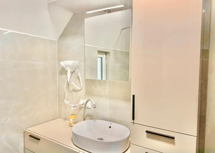 Apartamento Luxury Stylish Apartment With Balcony & Free Parking *