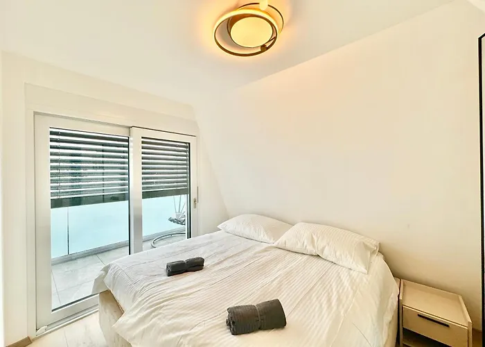 Luxury Stylish Apartment With Balcony & Free Parking Apartamento Viena