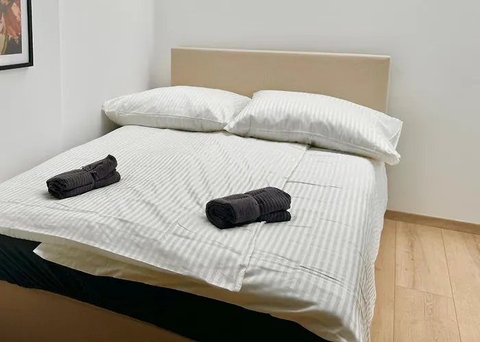 Luxury Stylish Apartment With Balcony & Free Parking Apartamento *